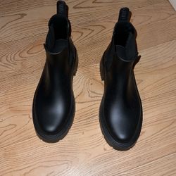 Women’s Black Boots Size 8.5 (39)