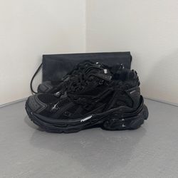 Black balenciaga runners size 9