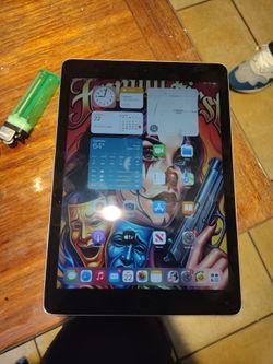 Apple iPad Space Gray w Apple Pencil