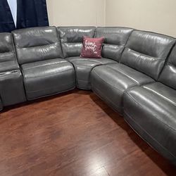 HAVERTYS 6 Piece Leather Power Sectional Recliner With Cup Holder Storage Console