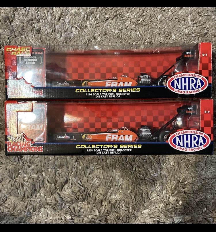 Lot Of (2) 1:24 Diecast Cars