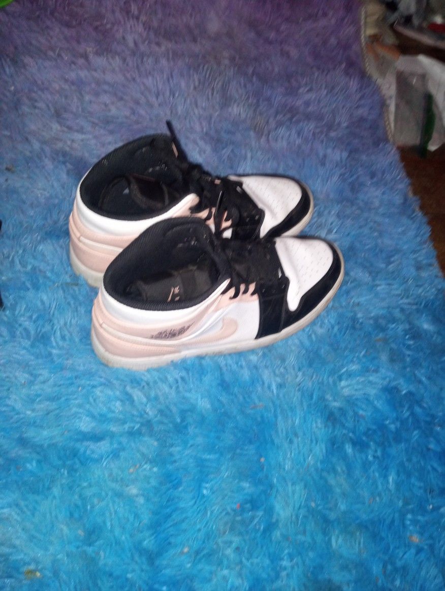 Jordan 1 Mid Top Size 13 Arctic Orange Edition 