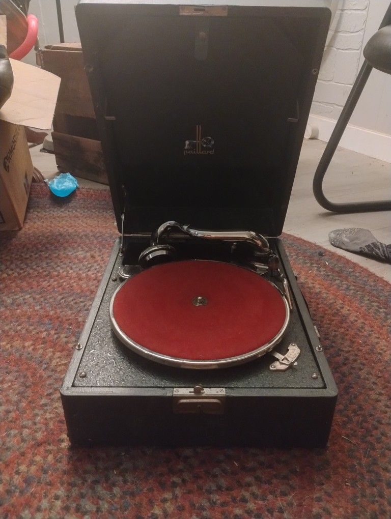 Antique Gramaphone Made By Palliard  1904 Year Has Two Records 