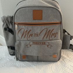 Deluxe Mrs And Mrs Insulated Picnic Backpack 