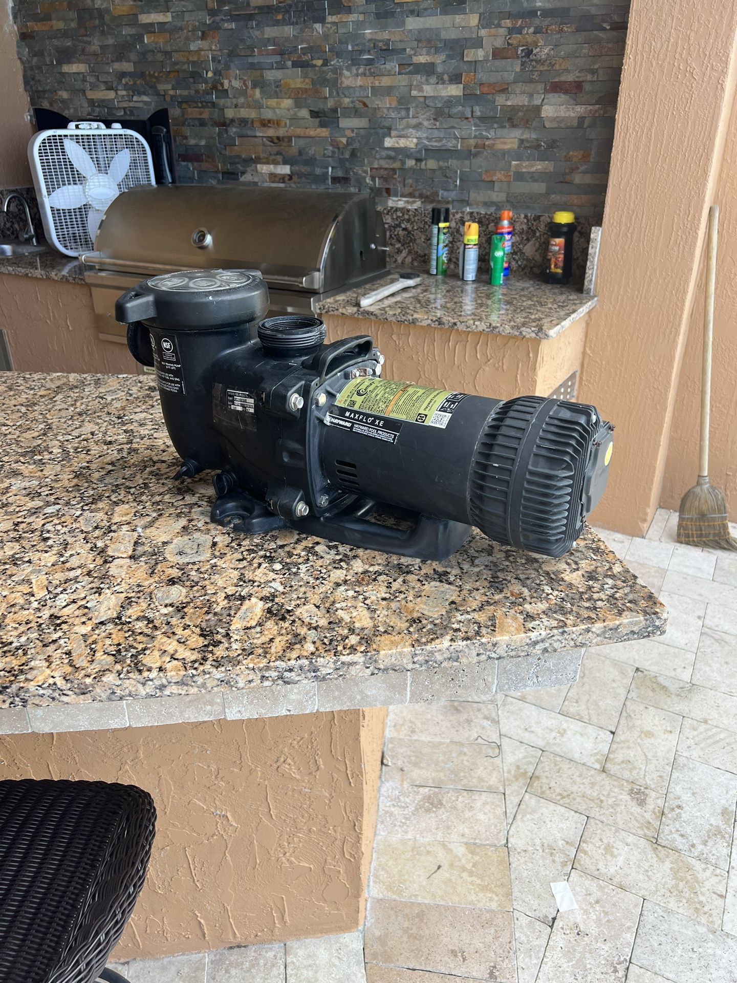 Hayward Maxflo XE 1.65 HP for Sale in Fort Lauderdale, FL OfferUp