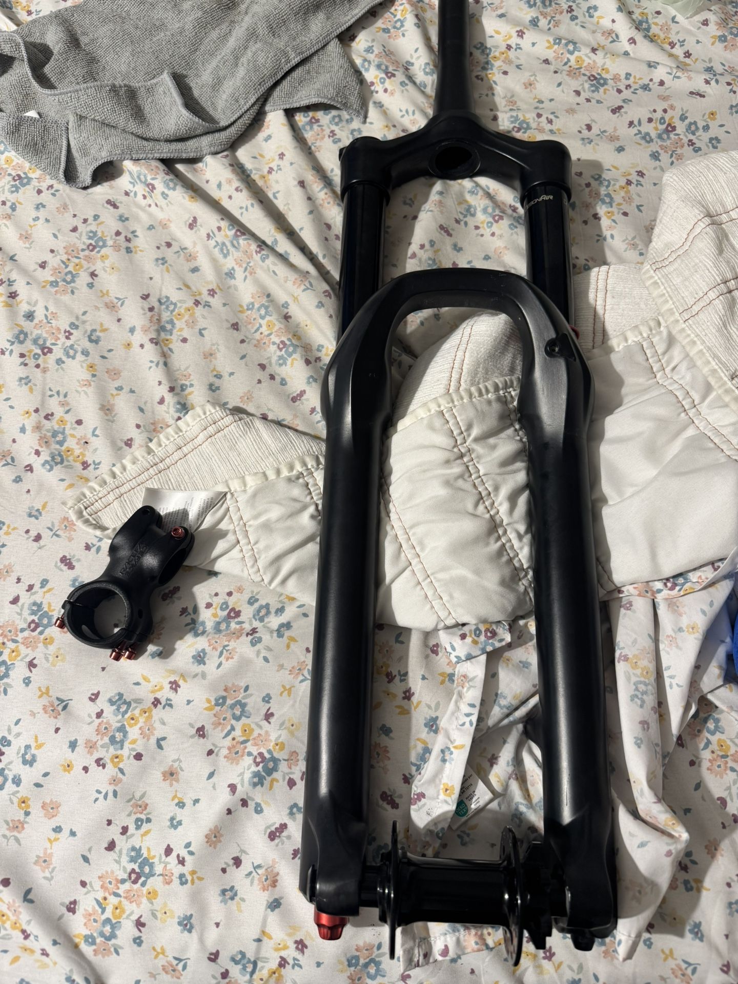 RockShox Yari 180mm Travel Raceface Stem Wtb Hub