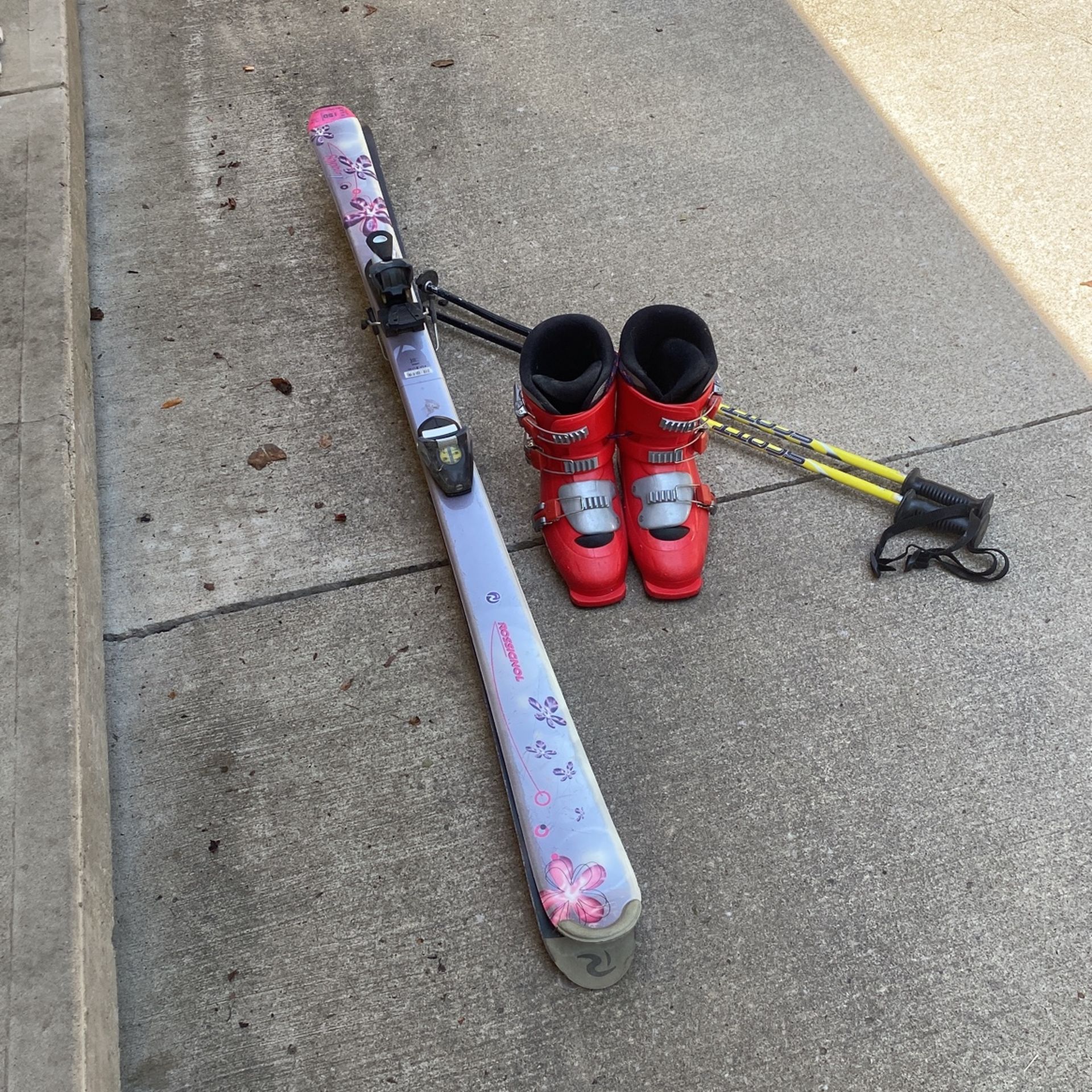 Complete Junior Ski Set. Rossignol Skis, Salomon Bindings And T3 Boots
