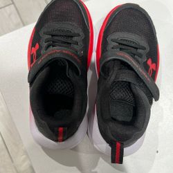 kids under armour size 11 shoes 