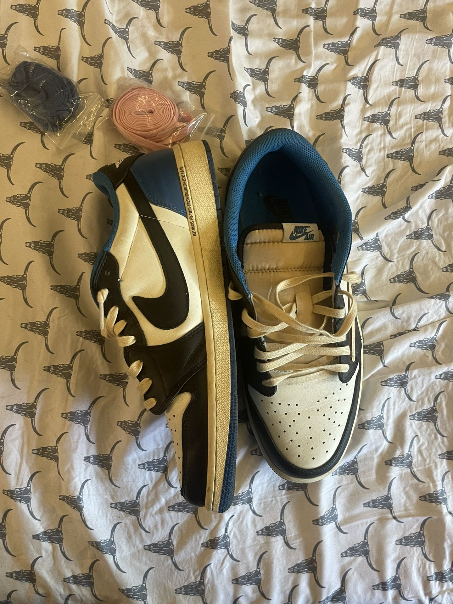 Jordan 1 Low Travis Scott x Fragment