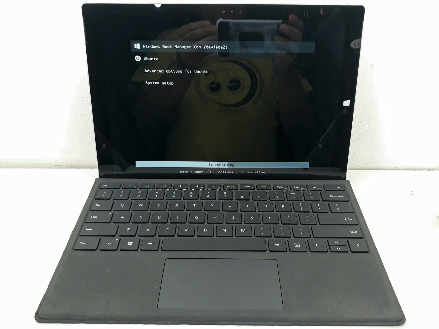 Laptop: Surface Pro 3, Intel i5-4300U@1.90GHz, 8GB RAM, 256GB SSD, Display 13.5" Multi-Touch, Win10/Ubuntu