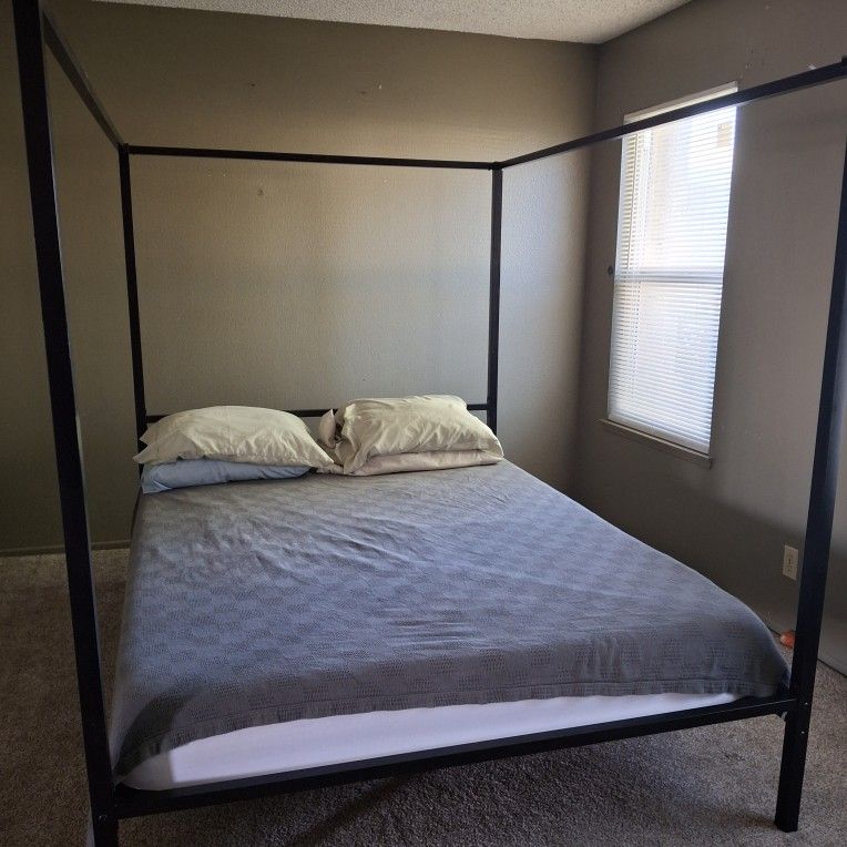 CANOPY BED AND SEPERATE ADJUSTABLE BED FRAME