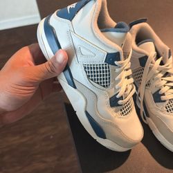 Military Jordan 4 (kids Size 3Y)