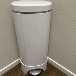 Munchkin Step Diaper Pail