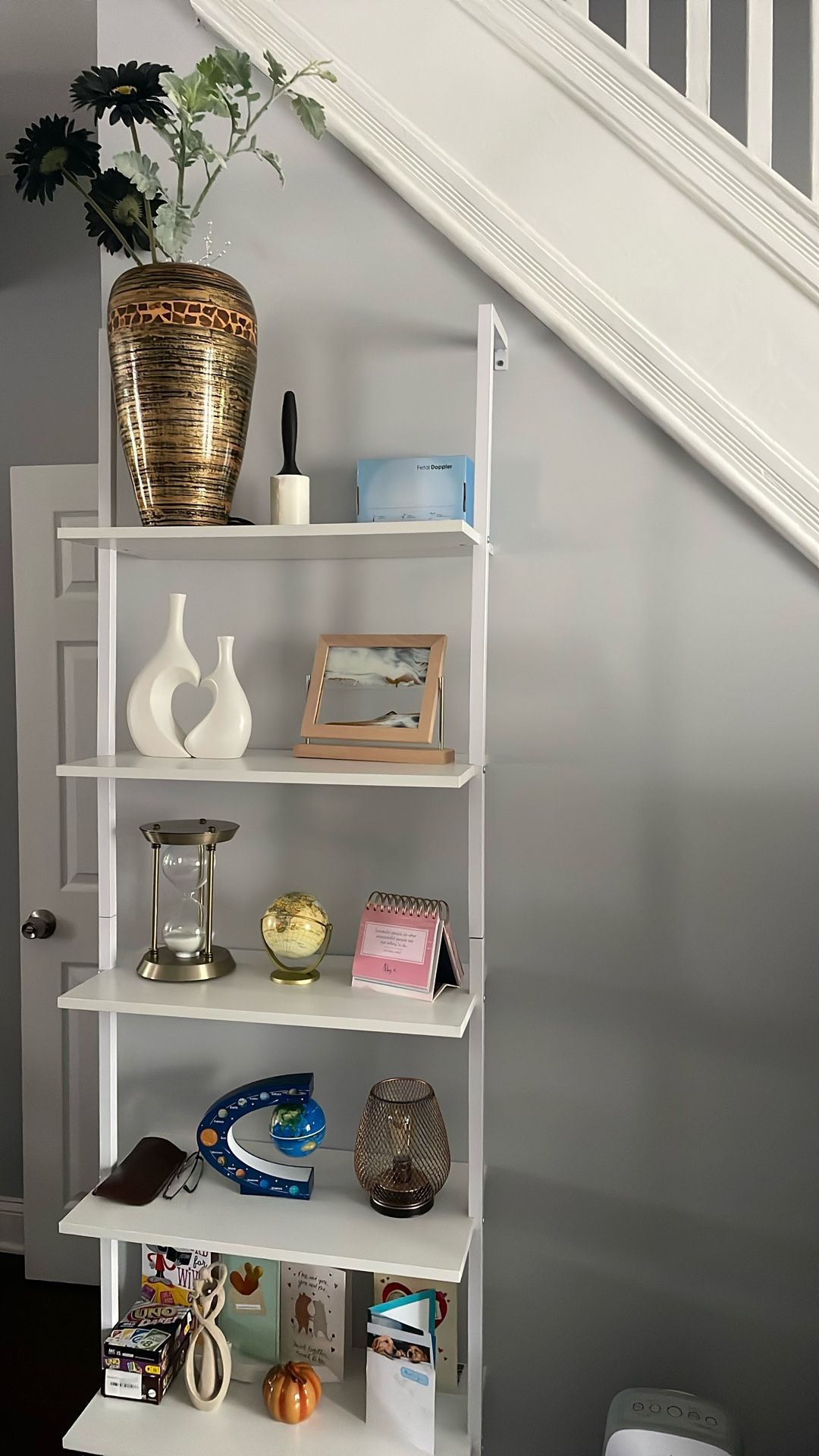 Mounted Shelve