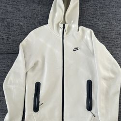Cream Nike Tech Fleece