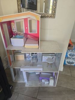 Free- Barbie doll house