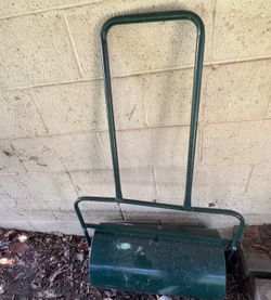 Rolling sand compactor