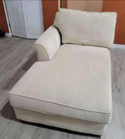 Beige Chaise Lounge – Clean, Comfortable, and Stylish