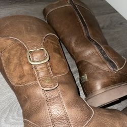 UGG 5129 Leather and Sheepskin Boot