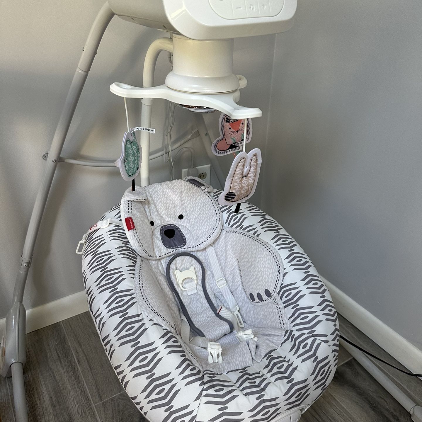 Fisher Price Snugabear Hug Cradle N Swing with 6 Speeds for Sale in Jersey City NJ OfferUp