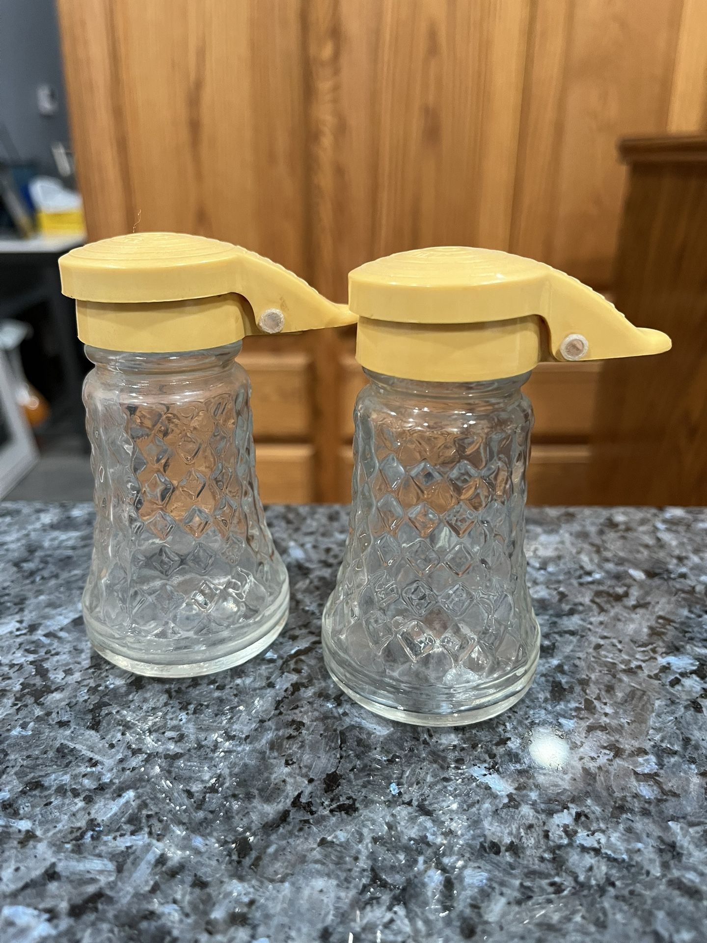Vintage Retro Glass Spring Lid with Melamine Plastic lids pair of salt and pepper shakers. Size approximately 4 inches tall. Preowned good condition
