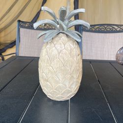 Pineapple decoration made of metal