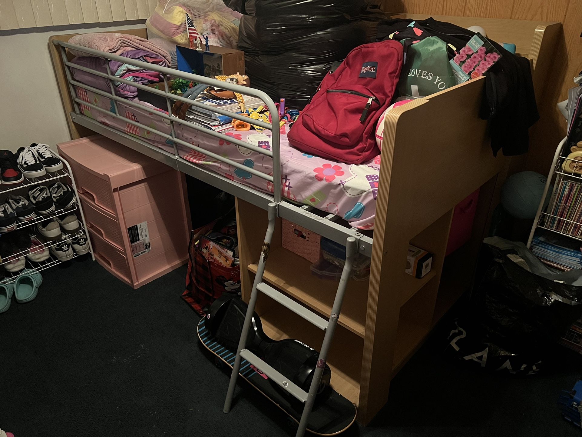 Twin bed set with dresser