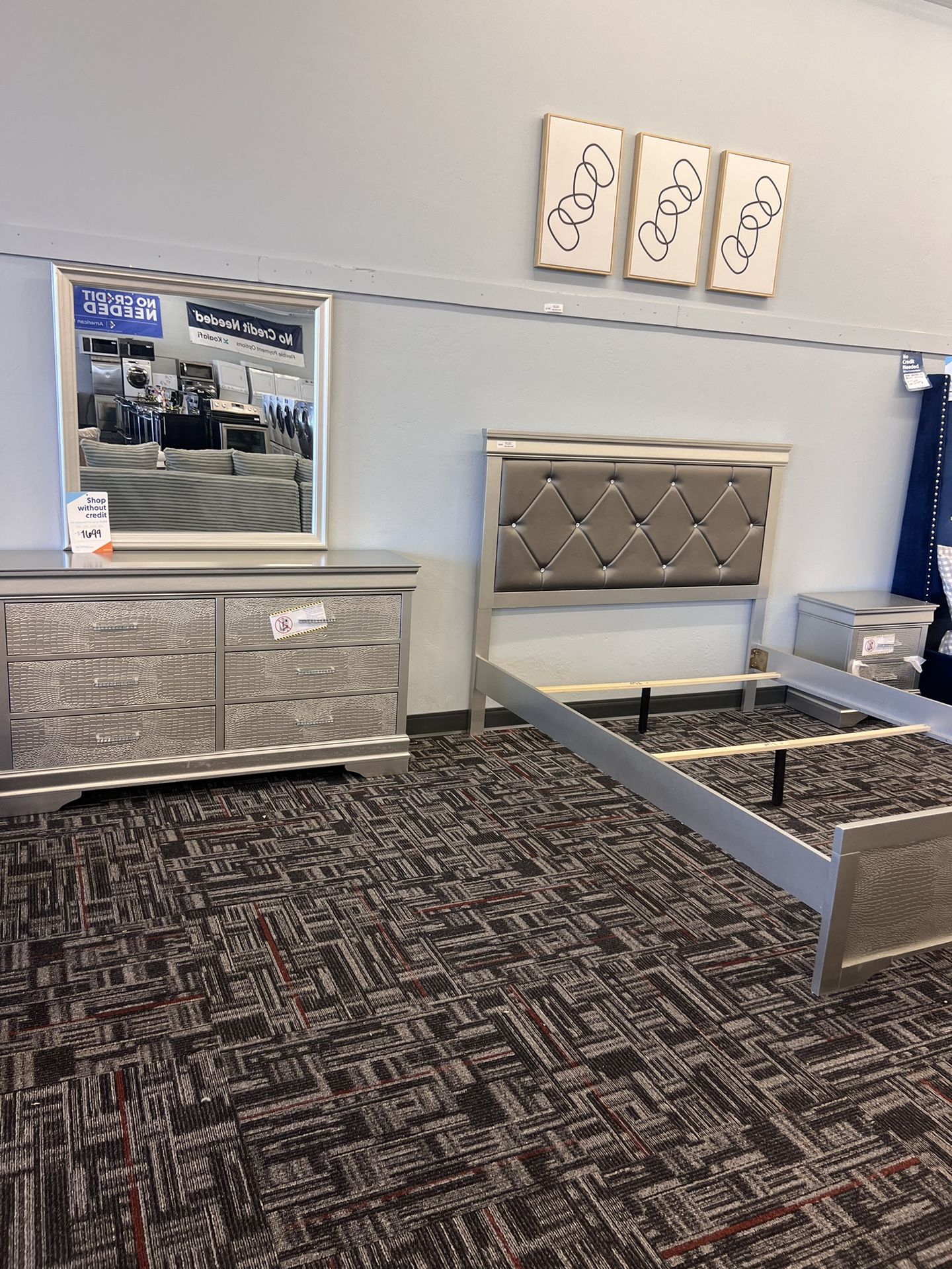 Queen Size Bed, Nightstand, Dresser & Mirror