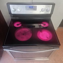 Beautiful 🔆☆Whirlpool☆🔆 GlassTop Stove in Mint Condition 
