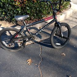 20" Hyper/ Nitro Circus BMX Bike with front and rear Pegs