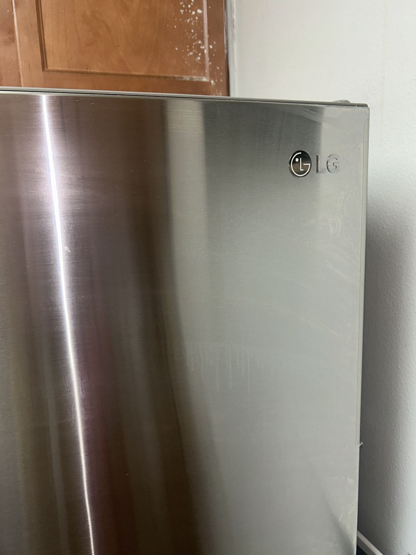 Lg refrigerator Stainless Still & Whirlpool Stove Stainless Steel 
