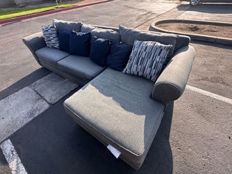 Couch set with center piece