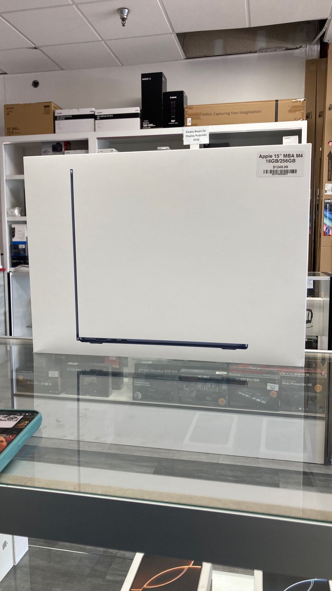 Apple 15” MacBook Air With M4 Chip 16gb/256gb SSD