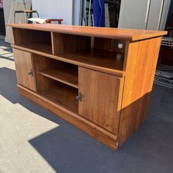 Sauder Harvest Mill Panel TV Stand Good Condition 