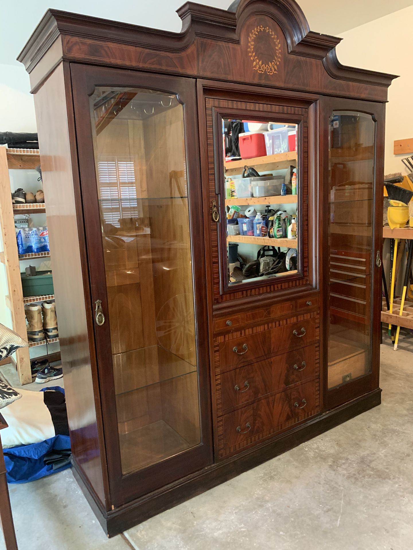 Antique display cabinet with lighting I