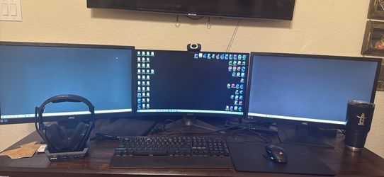 Gaming PC with Monitors/Keyboard/Mouse