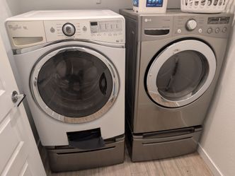 Washer and dryer with pedestals Whirlpool and LG DELIVERY AVAILABLE TODAY!