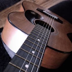 Global Acoustic Guitar (Parlor)