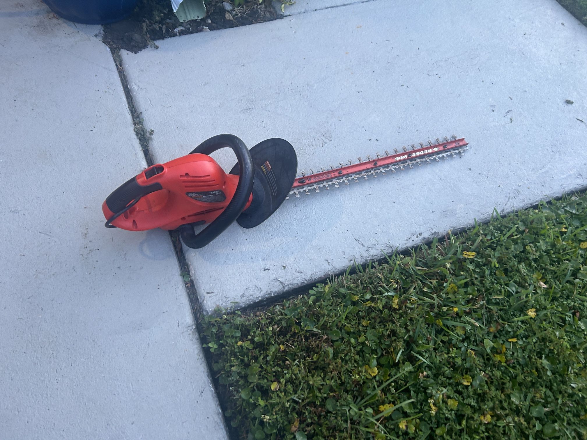 Black&Decker Bush Trimmer 24” Long Electric