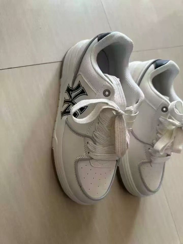 New York Yankees men's white shoes