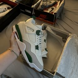 Jordan 4 Pine Green 