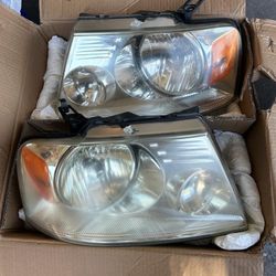 Headlights For a Ford f-150 2004