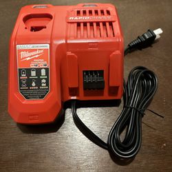 Milwaukee Rapid Charge Battery Charger 