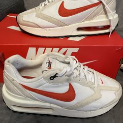 Nike Shoes Size (8 1/2)