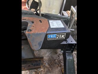 5th Wheel Hitch (Price Negotiable)