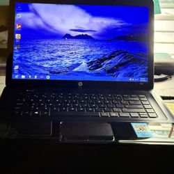HP 2000 Win8  15.5” Laptop - EXCELLENT CONDITION