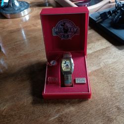 1987 Vintage Disney Mickey Mouse Watch