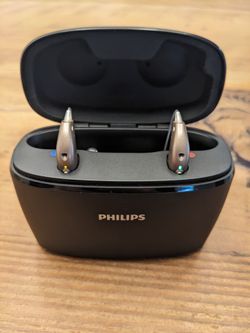 Philips HearLink 9040 Hearing Aids w/ Charger – Right Works, Left AS-IS