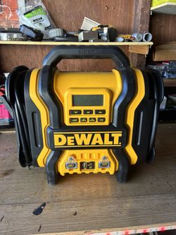 Portable Power 2000 Peak Amp Jump Starter w/Digital Compressor