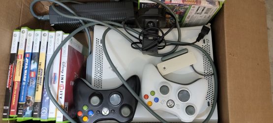 Xbox 360 Bundle With Games And Controls 